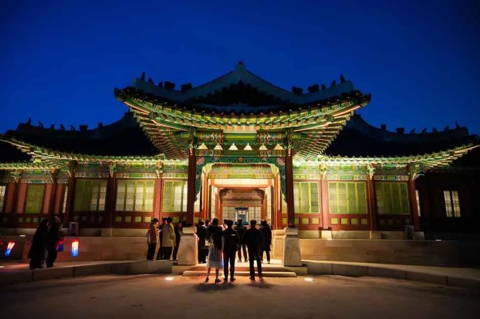 昌德宫月光之旅